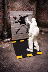 Urban Graffiti - Love is in the air