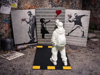 Urban Graffiti Diorama Interchangeable Banksy Wall