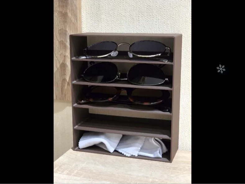 Shelf for glasses