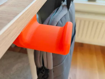 Easy self aligning headphone holder