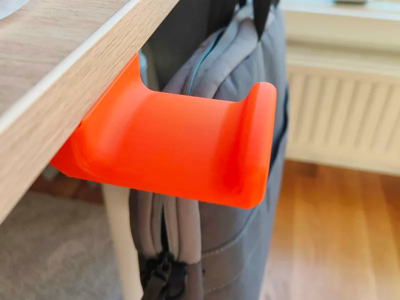 Easy self aligning headphone holder