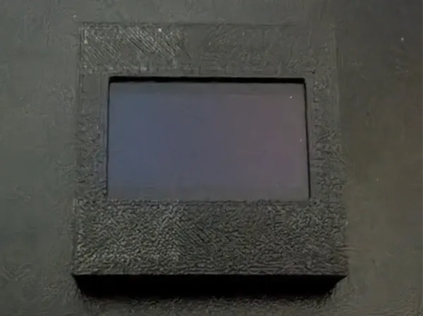 Boîtier à encastrement pour écran OLED I²C