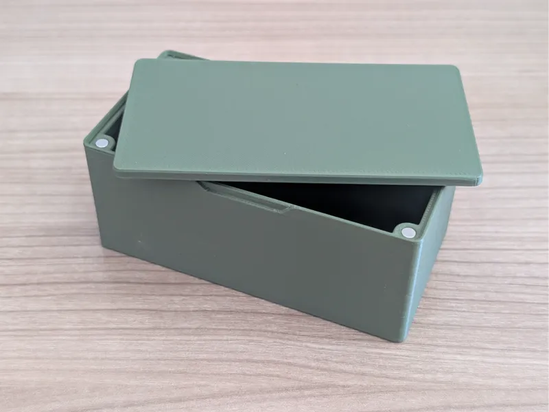 Parametric box with magnetic lid (filled corners)