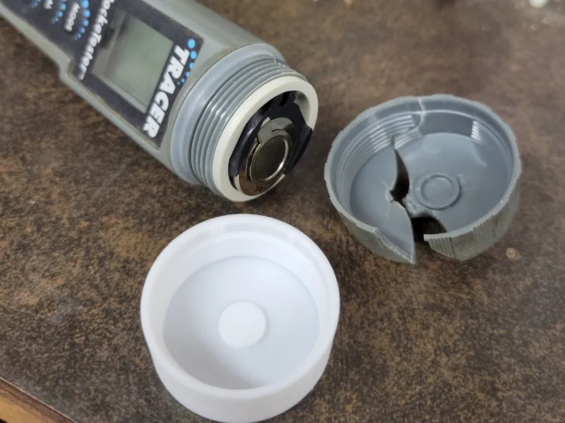 Lamotte Tracer TDS meter battery cap