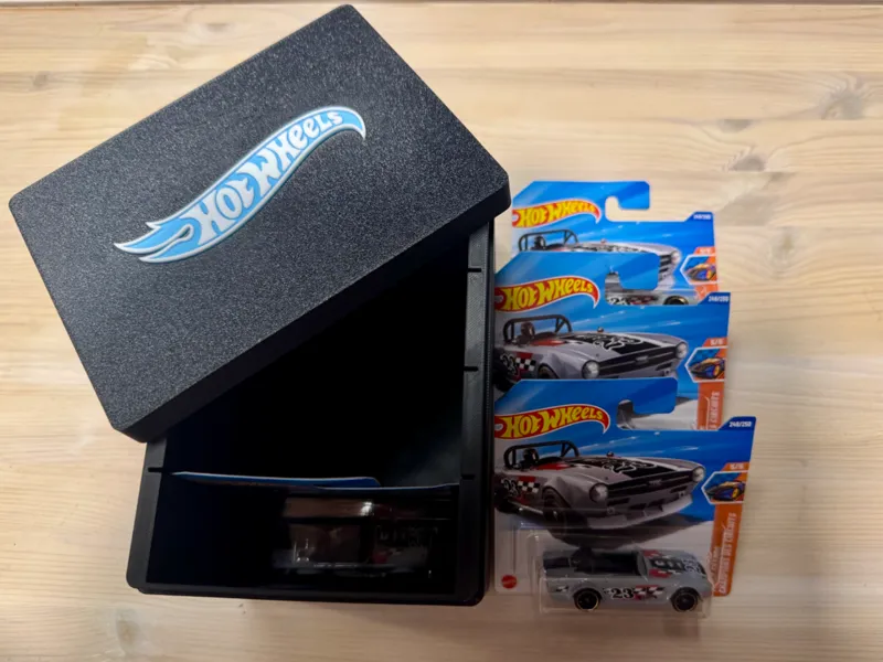HotWheels travel box (4 cars capacity)