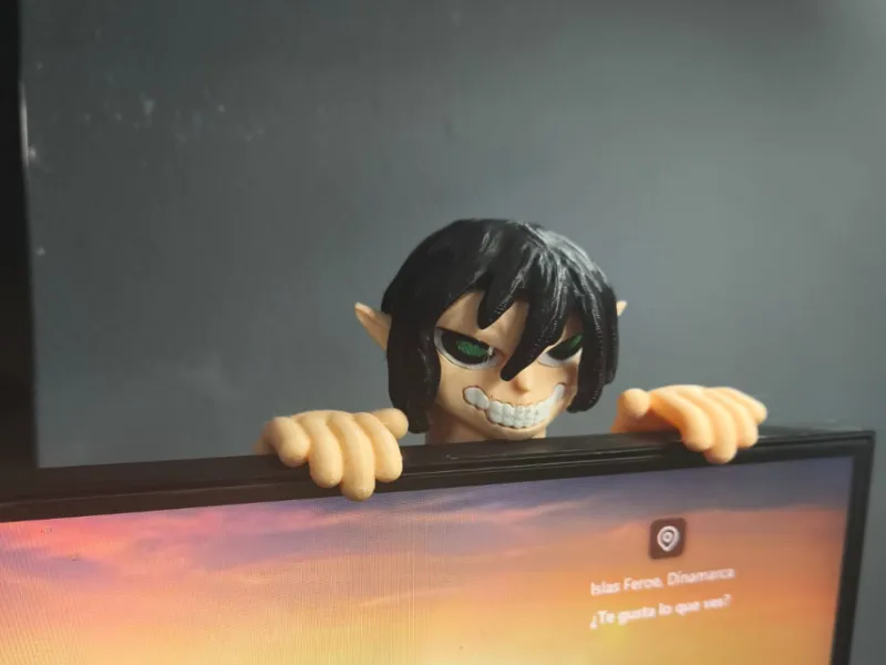 Adornos de escritorio para computadora Eren Yeager
