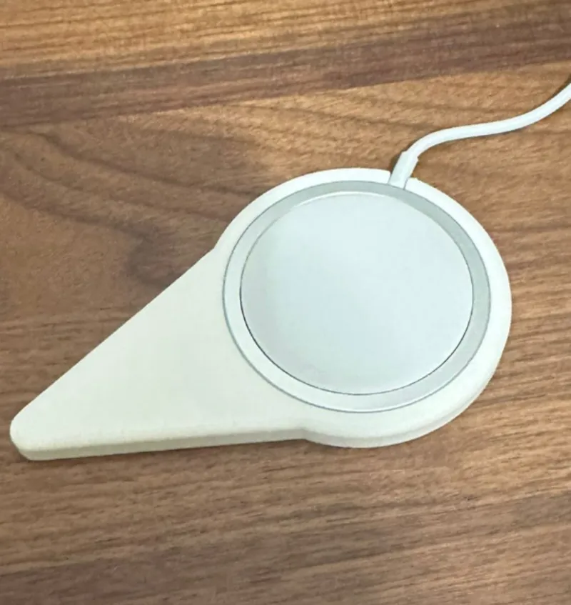Magsafe desk