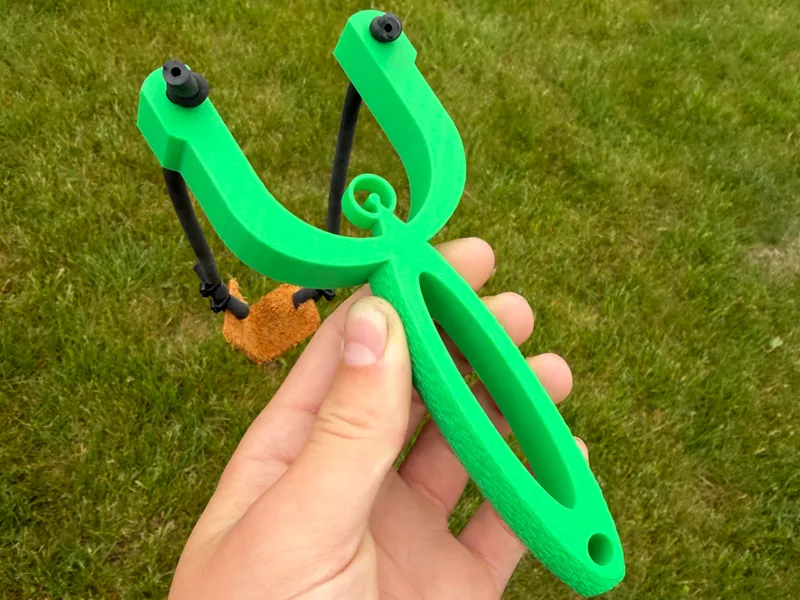 Fast print hunting slingshot with front iron sight