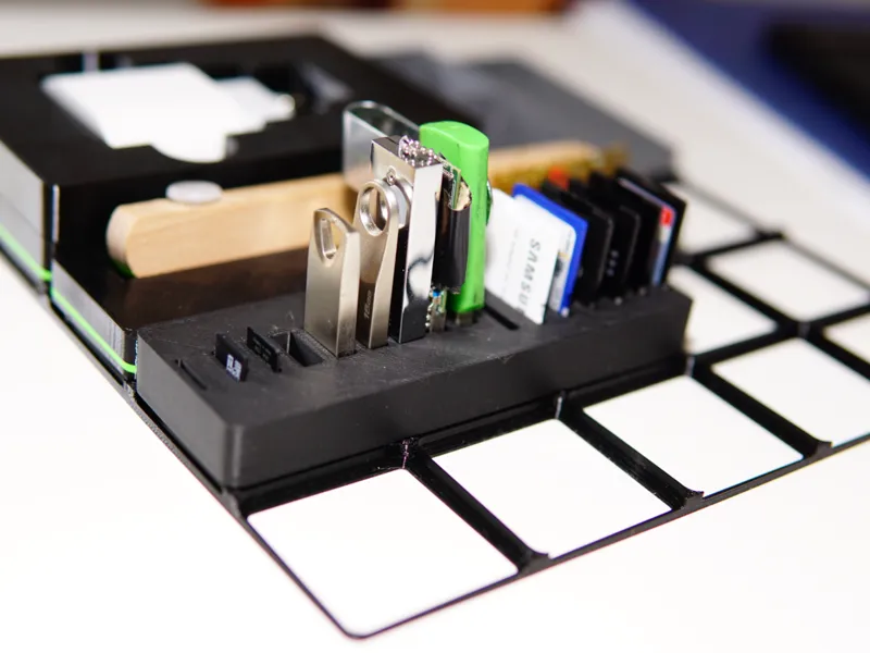 Gridfinity usb and sd and micro sd card holder