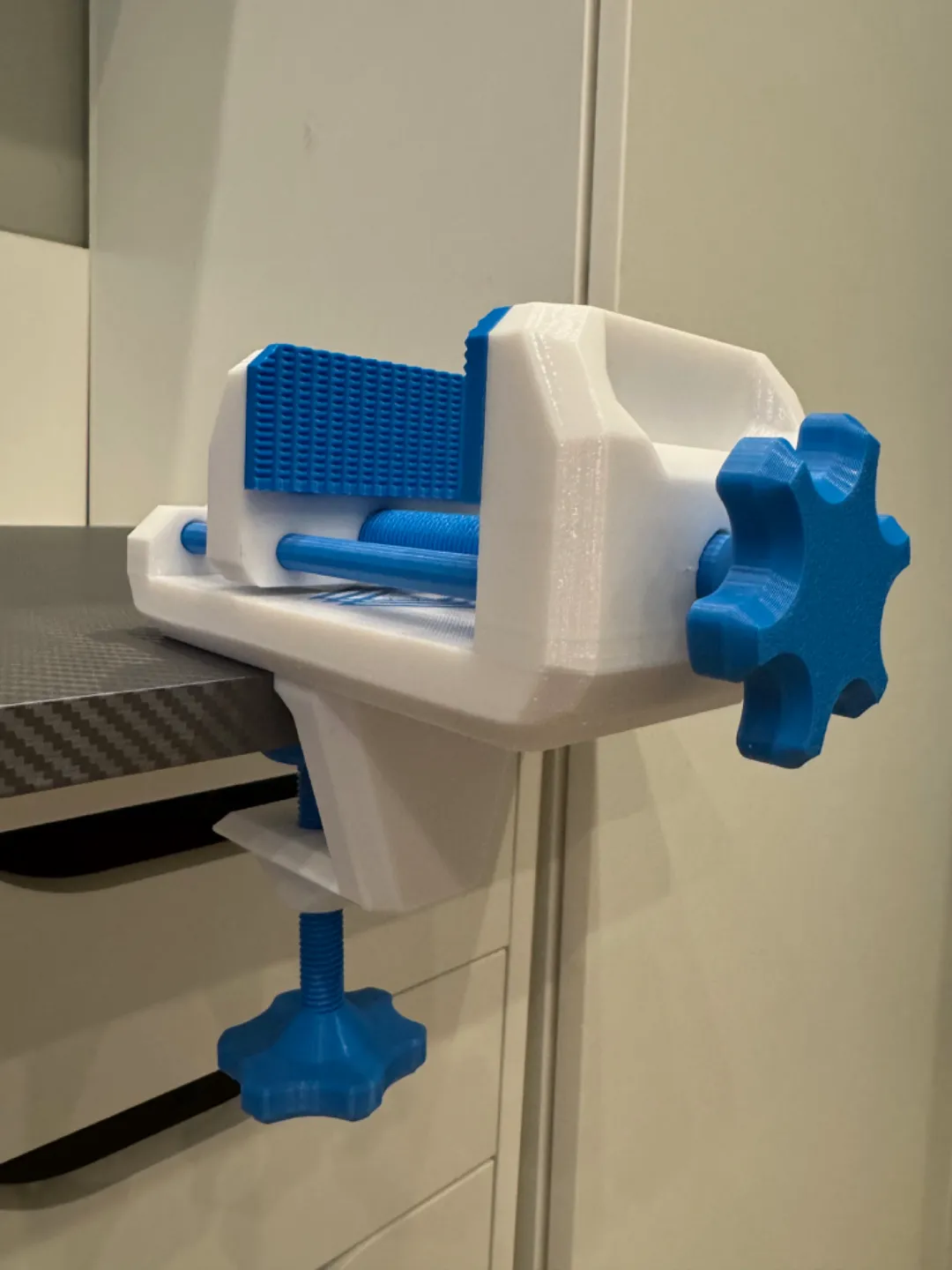 Table Vise - fully printable with changable jaws view 2