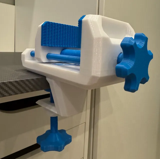 Table Vise - fully printable with changable jaws