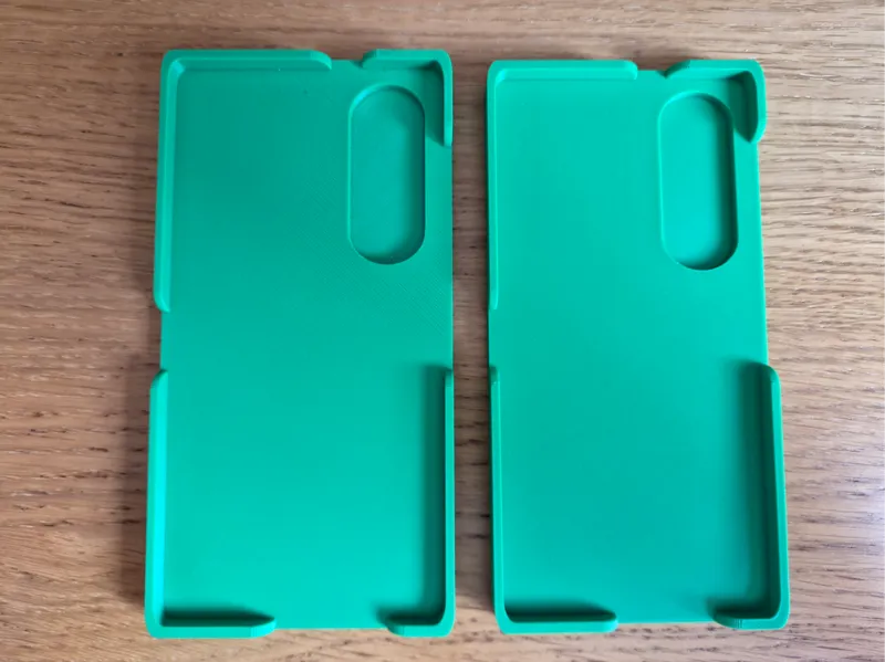 Samsung S26+ Desk stand - with & without cover