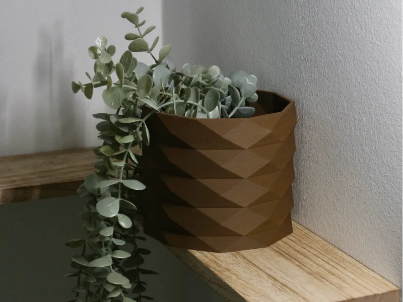 Moderner geometrischer Pflanzentopf