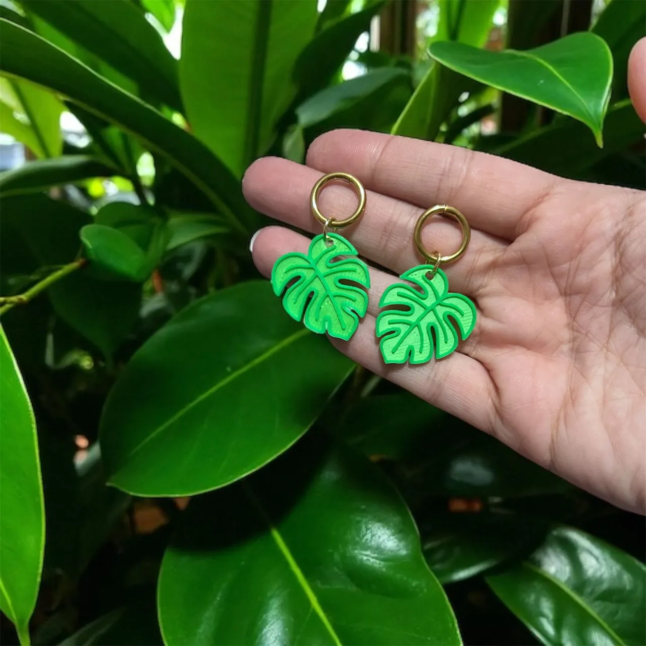 Pendientes hoja monstera view 2