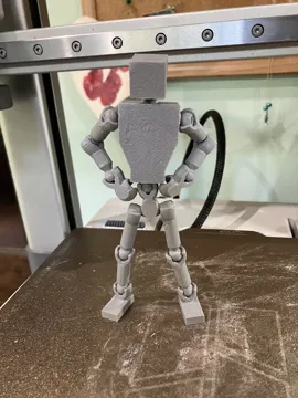 Figura decorativa: TINKERCAD Action Figure 3.0 — vista de referencia 4