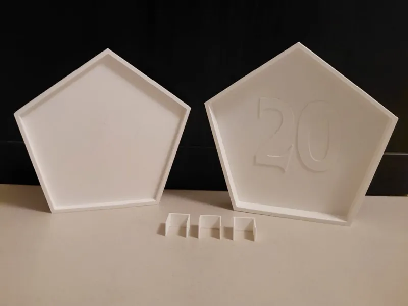 Dice Holder with D20