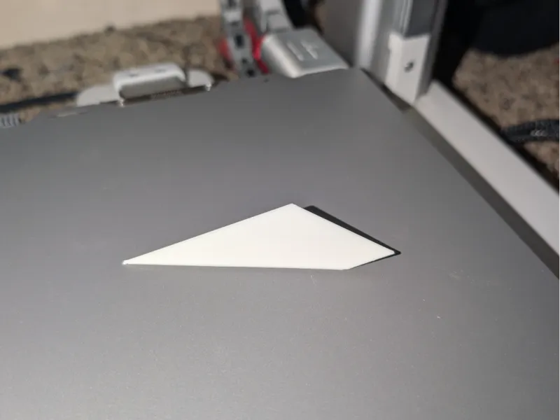 The plastic paper dart