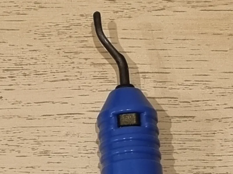 Deburring tool with mounting sleeve