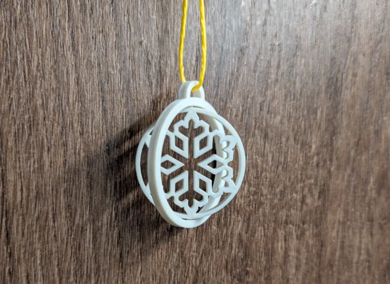 Rotable christmas ornament