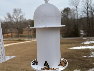 Twist and lock customizable bird seed feeder
