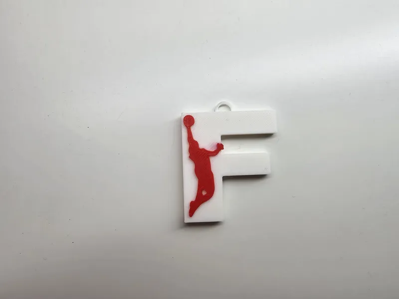 Llavero de baloncesto letra F