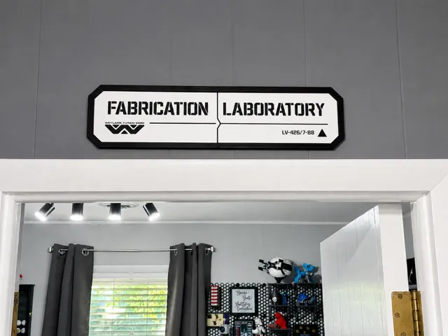 FABRICATION LABORATORY Room Sign - Aliens theme