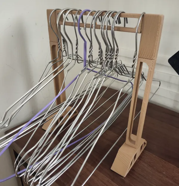 Portant à vêtements compact pour bureau