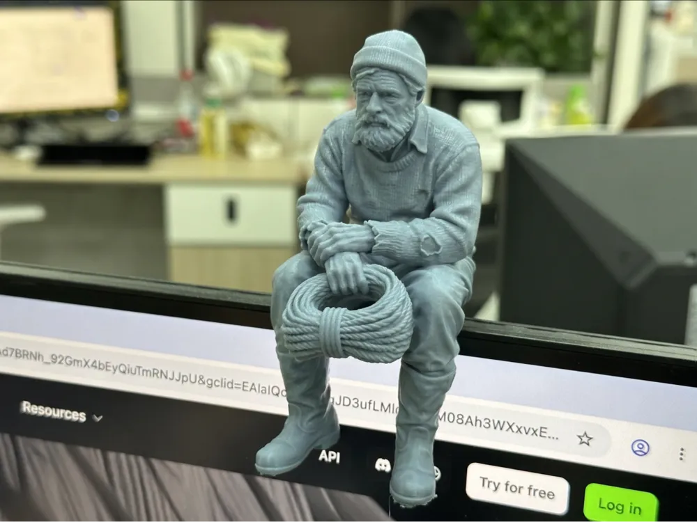 Soporte: The Old Man and the Sea Desk Ledge Sitter. Referencia del modelo original.