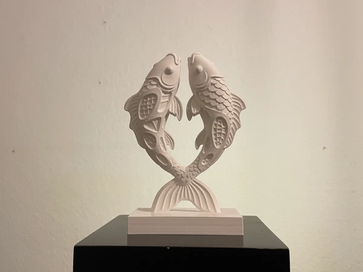 Sculpture de poissons façon hexagones