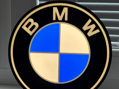 BMW Tischlampe 5V USB Ausnehmung