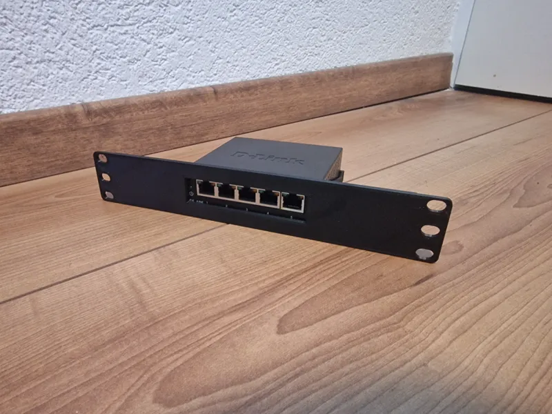 D-Link DGS-105 10in Rack Mount