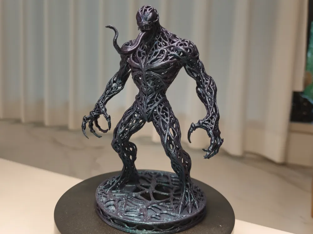 Soporte: Venom Symbiote: Intricate Line-Sculpted Hollow Art. Referencia del modelo original.