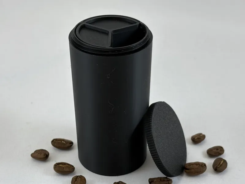 Coffee container compatible with AeroPress Go