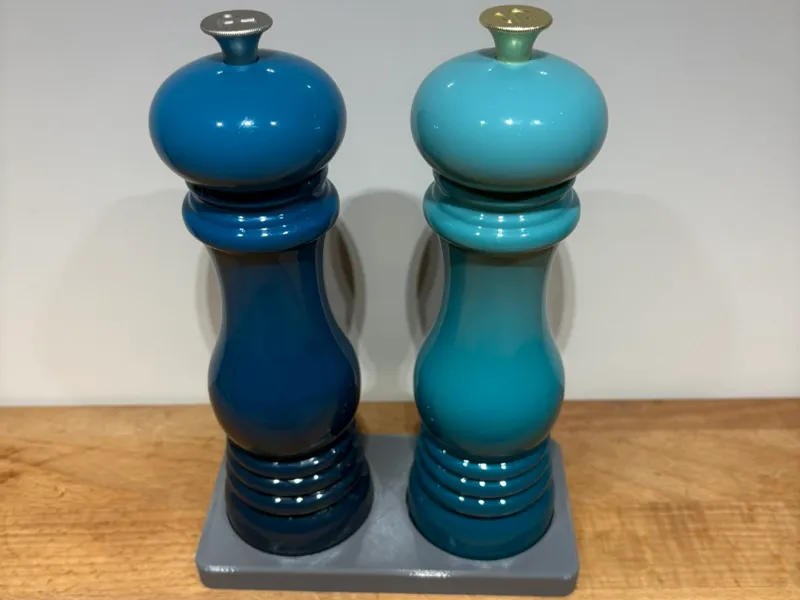 Le Creuset Salt Pepper grinder stand