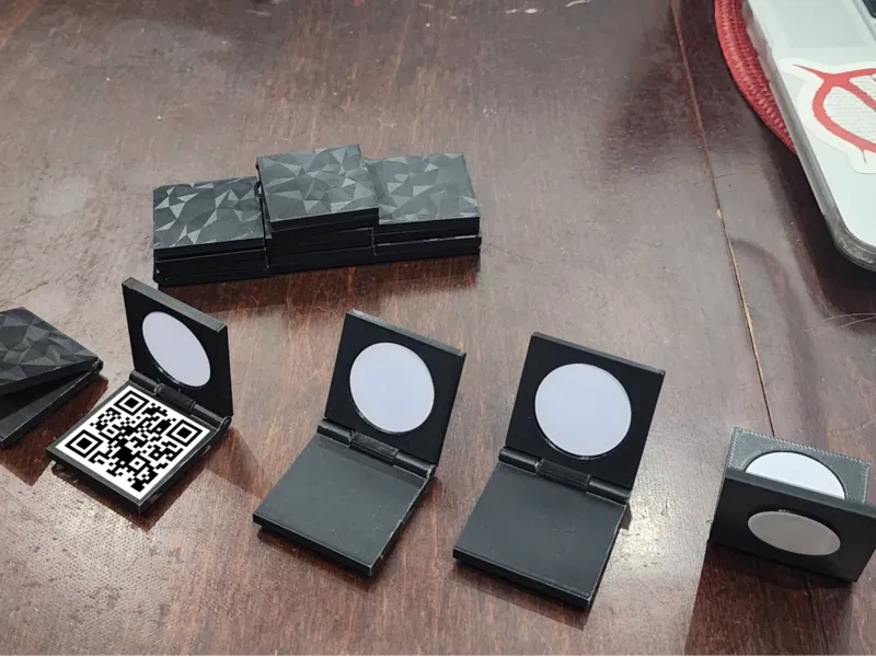 NFC Chip Clamshell Holder