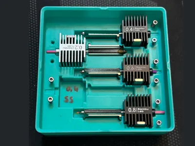 Improved² Gridfinity 5 Nozzle Bin A1 (mini) 2x2