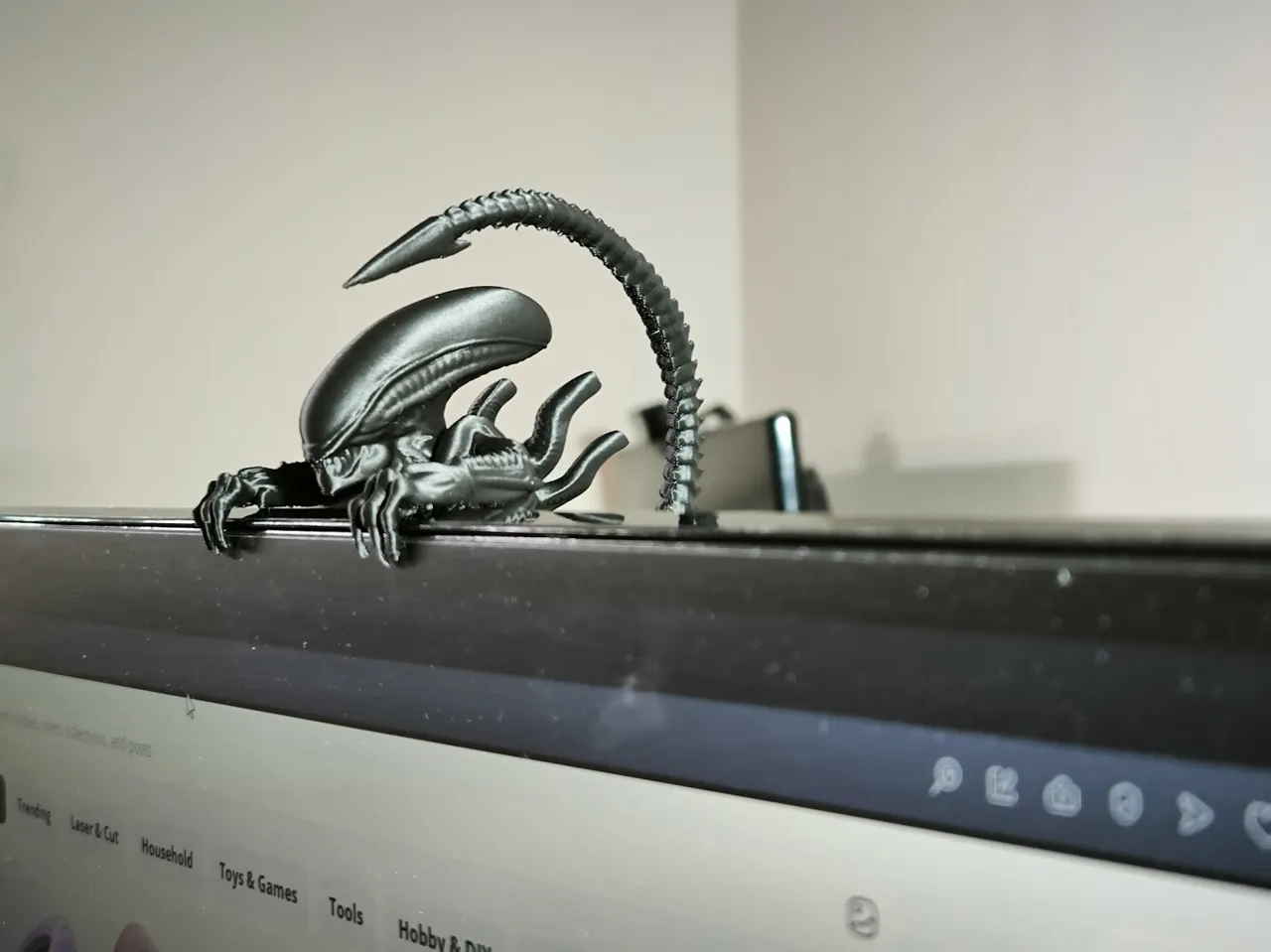 Monitor Alien view 3