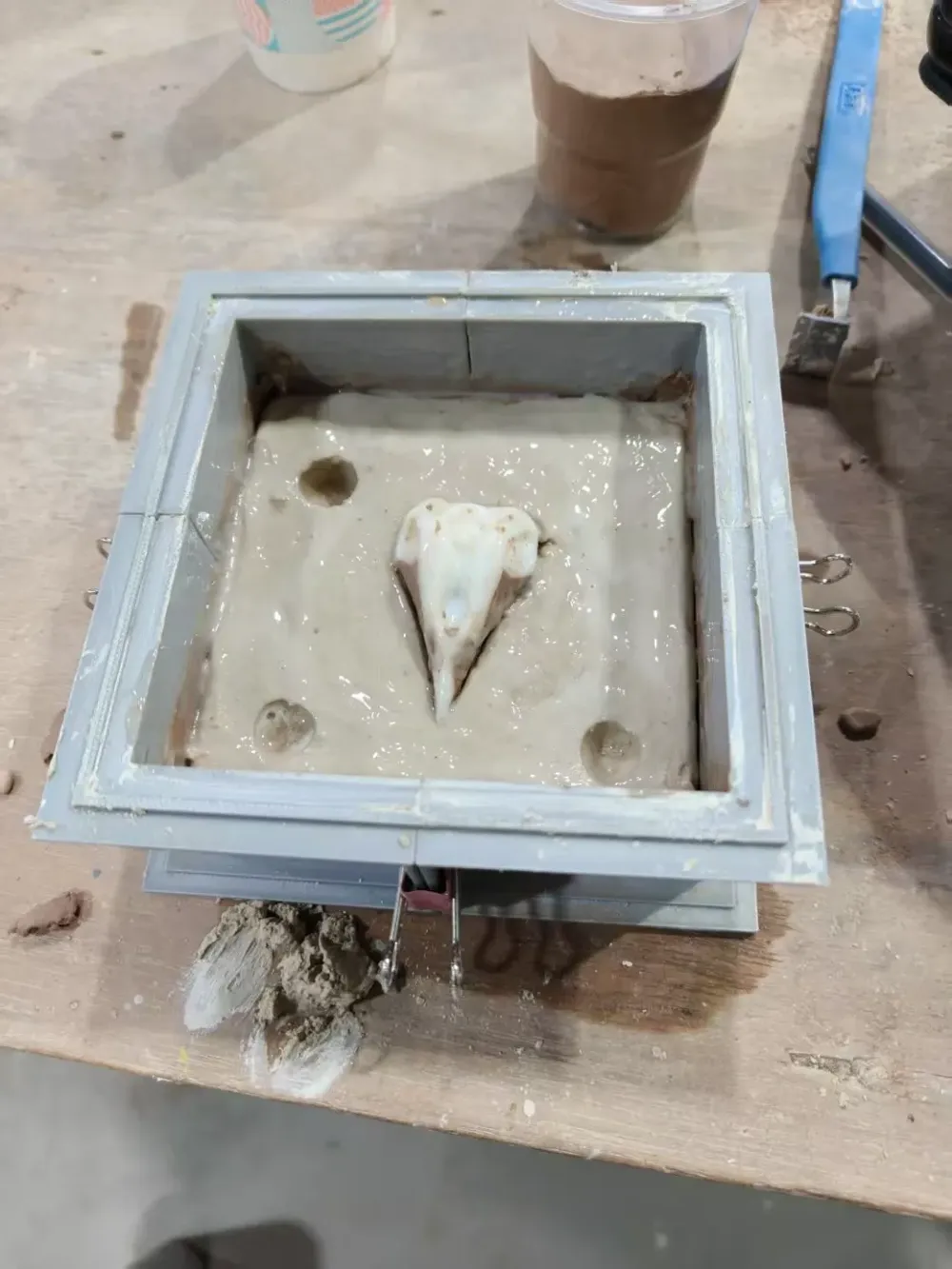 Free your hands and effortlessly create molds! A DIY multi-functional ...
