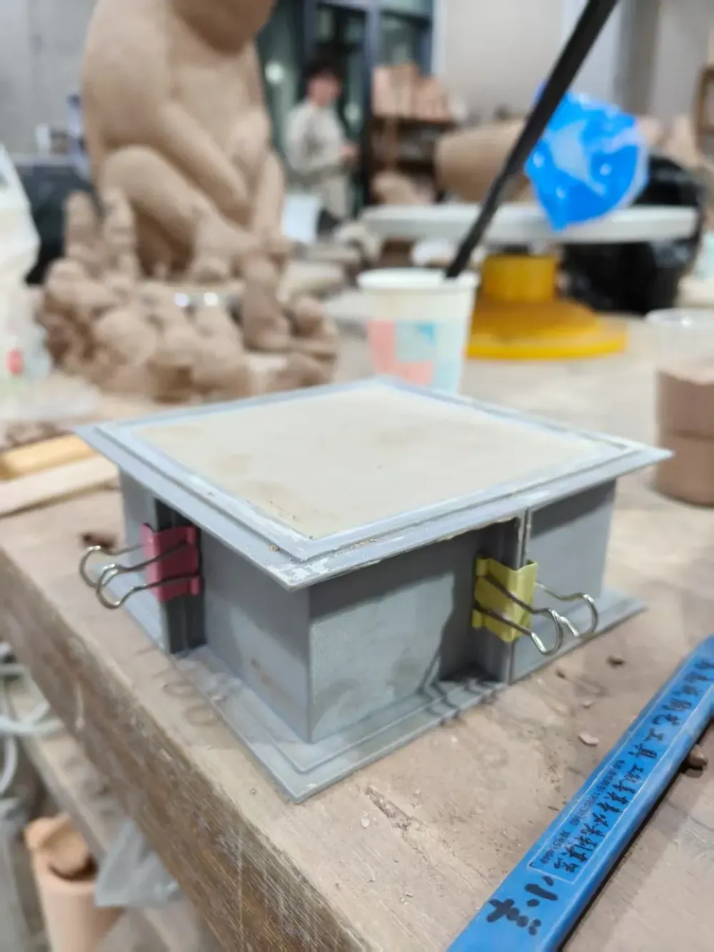 Free your hands and effortlessly create molds! A DIY multi-functional ...