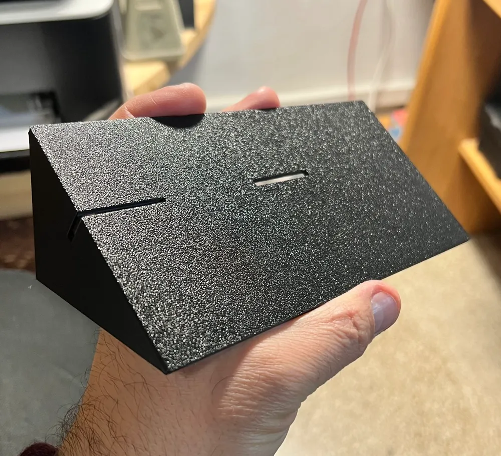 inclined display base for slot cars by PSG by Isi Serrati - MakerWorld