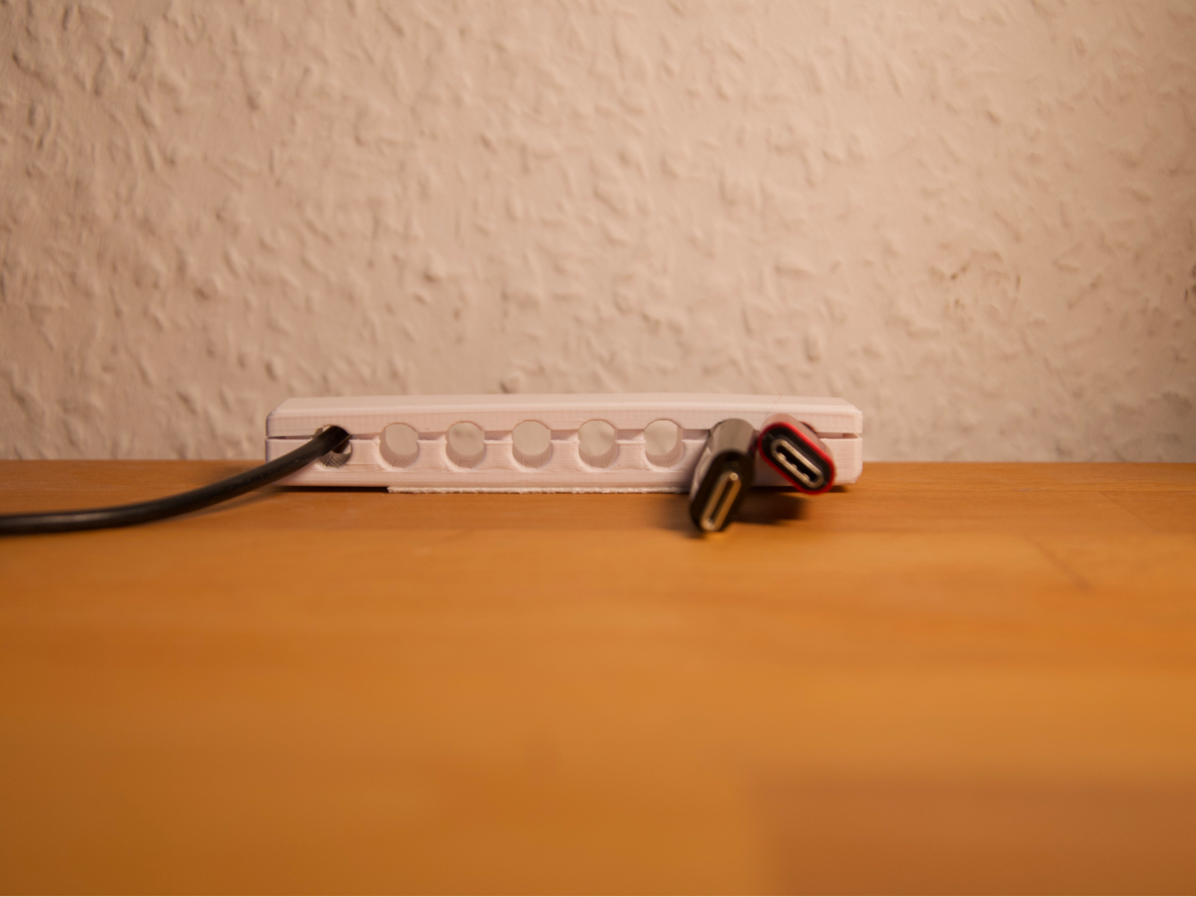 Kabelhalter für den Schreibtisch 8 usb Kabel v1