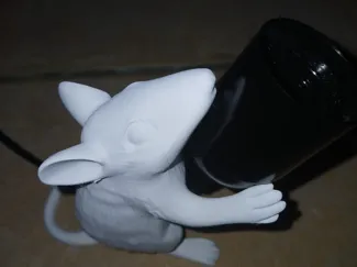 Mouse-shaped lamp