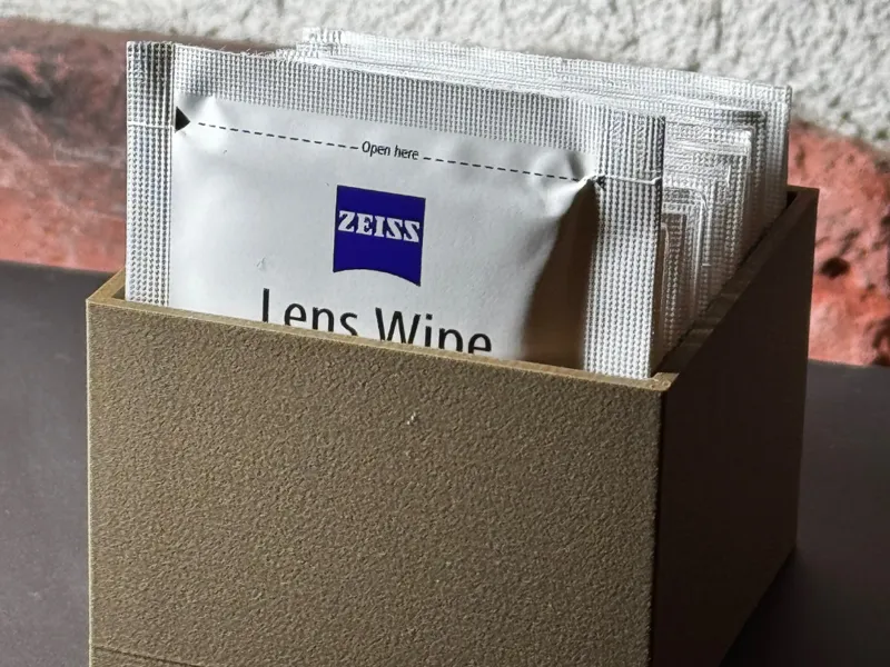 Lens Wipe Storage / Glasses Cleaner Wipes Storage