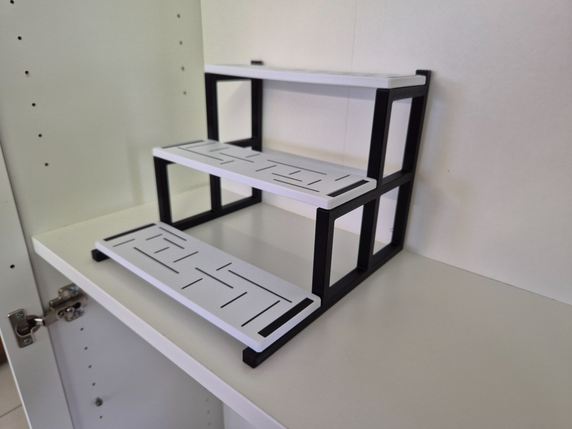 Modern and minimal Shelf