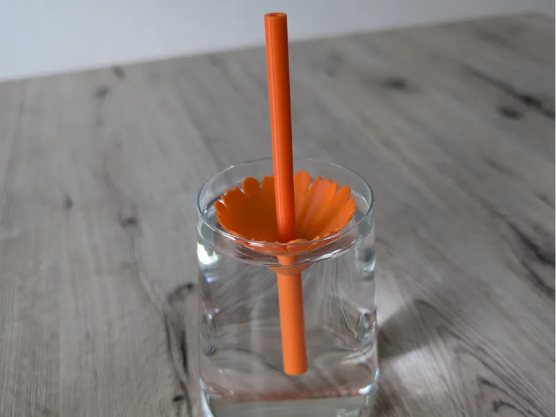schwimmender Trinkhalm Cocktail Getränk Glas