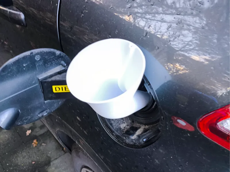 Manual Diesel funnel Peugeot Misfuelling system