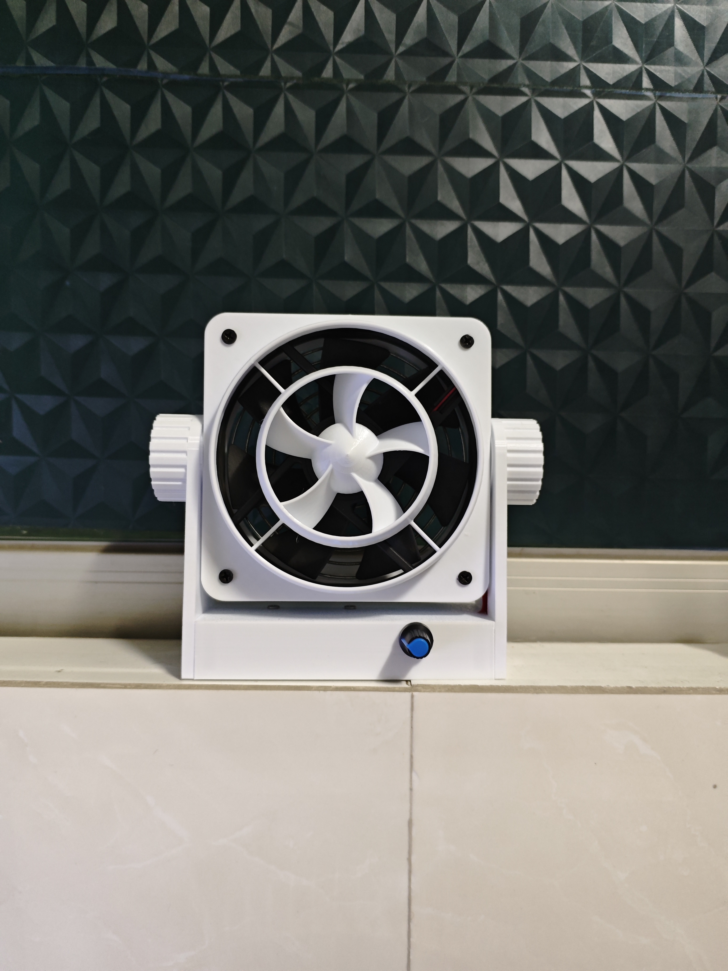 Miniatura 1 do modelo 3D 12CM机箱风扇改造12V12CM桌面风扇