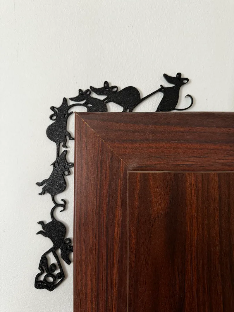 Mouse door corner art