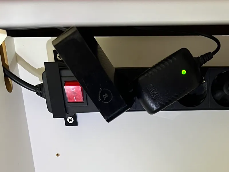 Powerstrip screw mount
