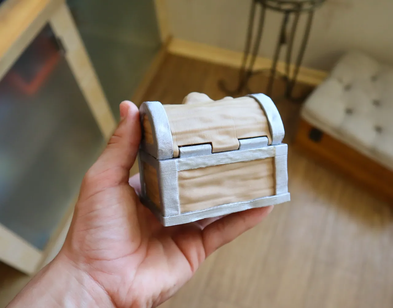 working mimic chest (with double bottom) view 4